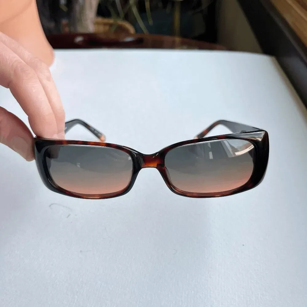 VTG Cosmopolitan Y2K Slim Rectangle Sunglasses Tortoise Gradient Lens